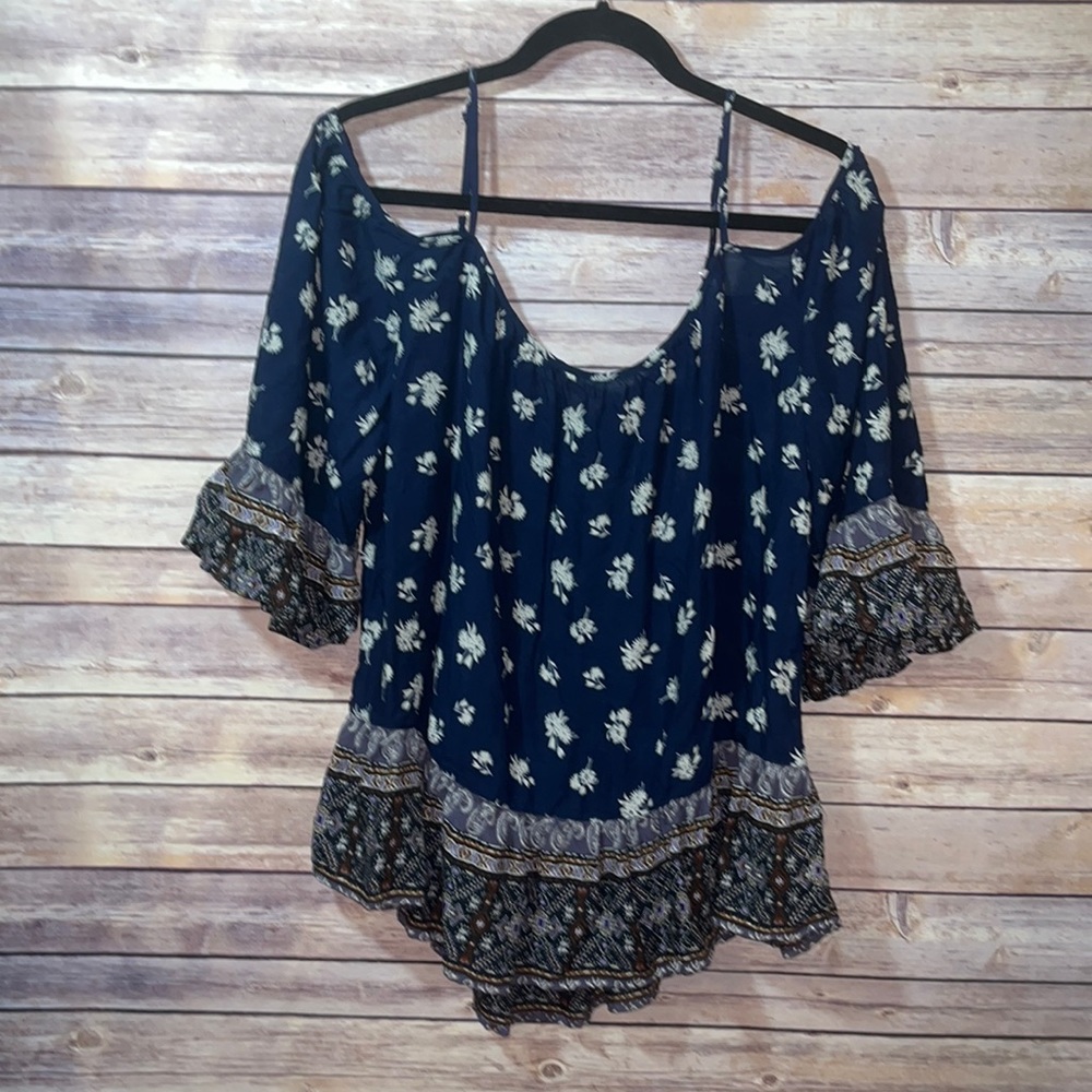 ⭐️ BeachLunchLounge 100% Viscose Cold Shoulder Top Navy Blue Boho Print M D2